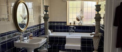 Superior Double Room, Non Smoking, Garden View | Bathroom | Hair dryer, bathrobes, towels, soap