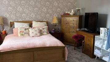 Superior Double Room, Non Smoking, Garden View | In-room safe, free WiFi