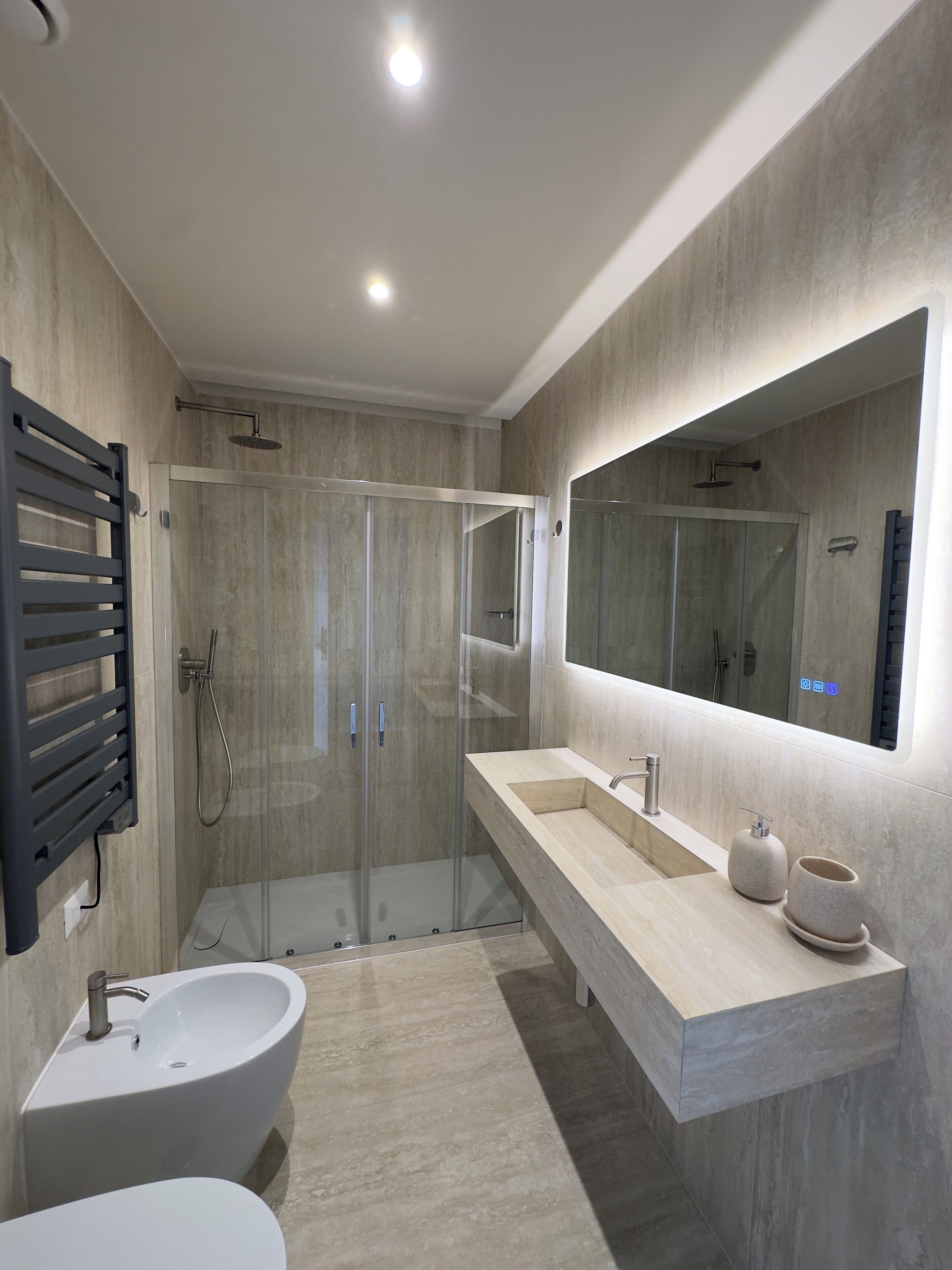 Tripla Deluxe | Bagno | Doccia, asciugacapelli, asciugamani, sapone