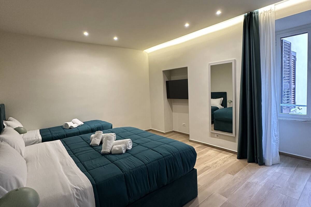 مكتب ومكواة/لوح كي وواي فاي مجانًا