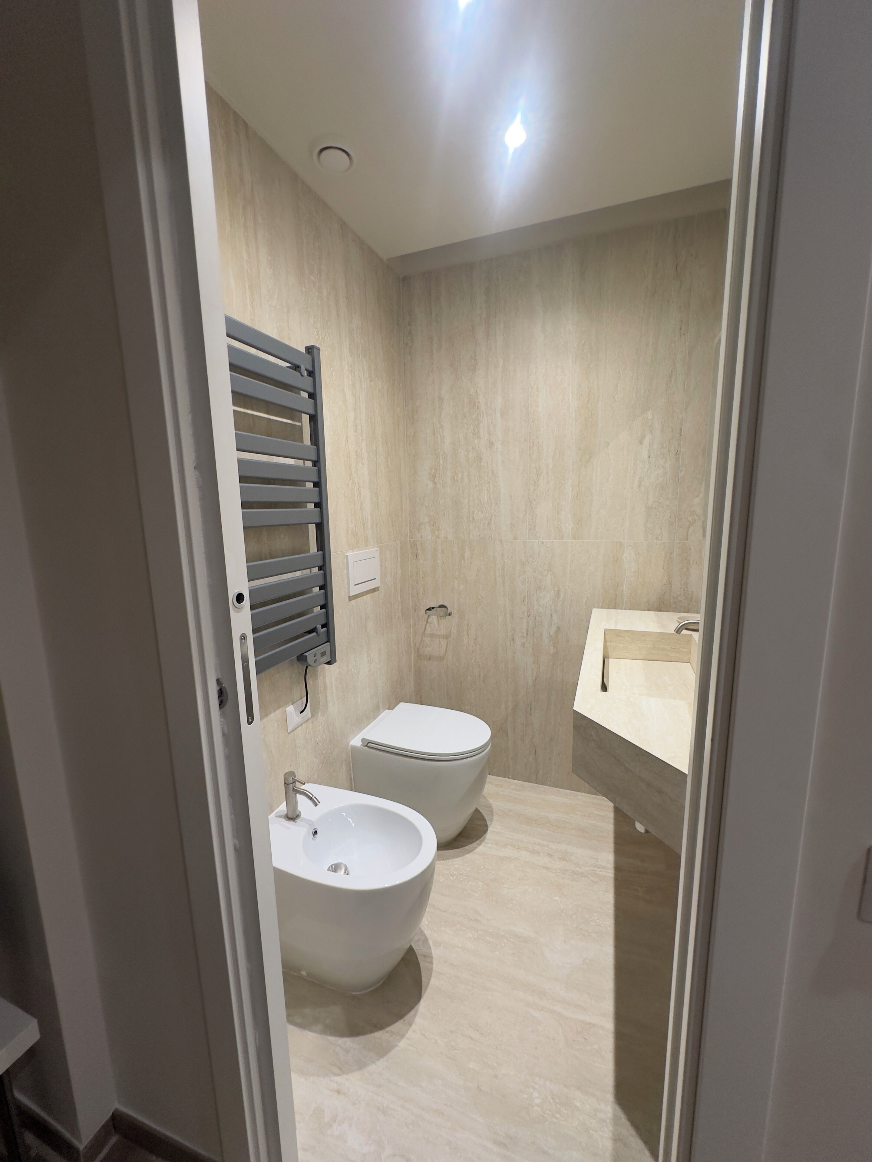 Suite de lujo, planta ejecutiva | Baño | Ducha, secador de pelo, toallas y jabón