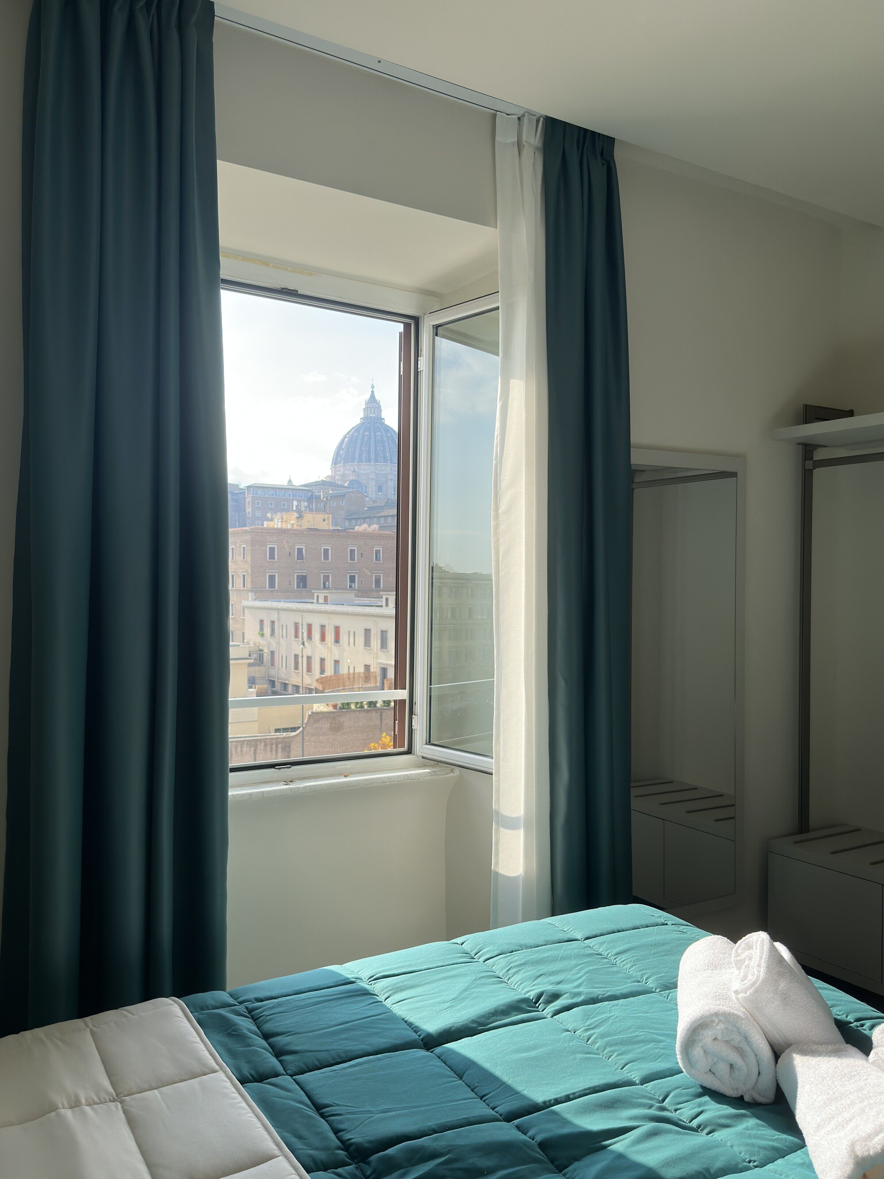 Suite Luxury, al piano executive | Una scrivania, ferro/asse da stiro, Wi-Fi gratuito