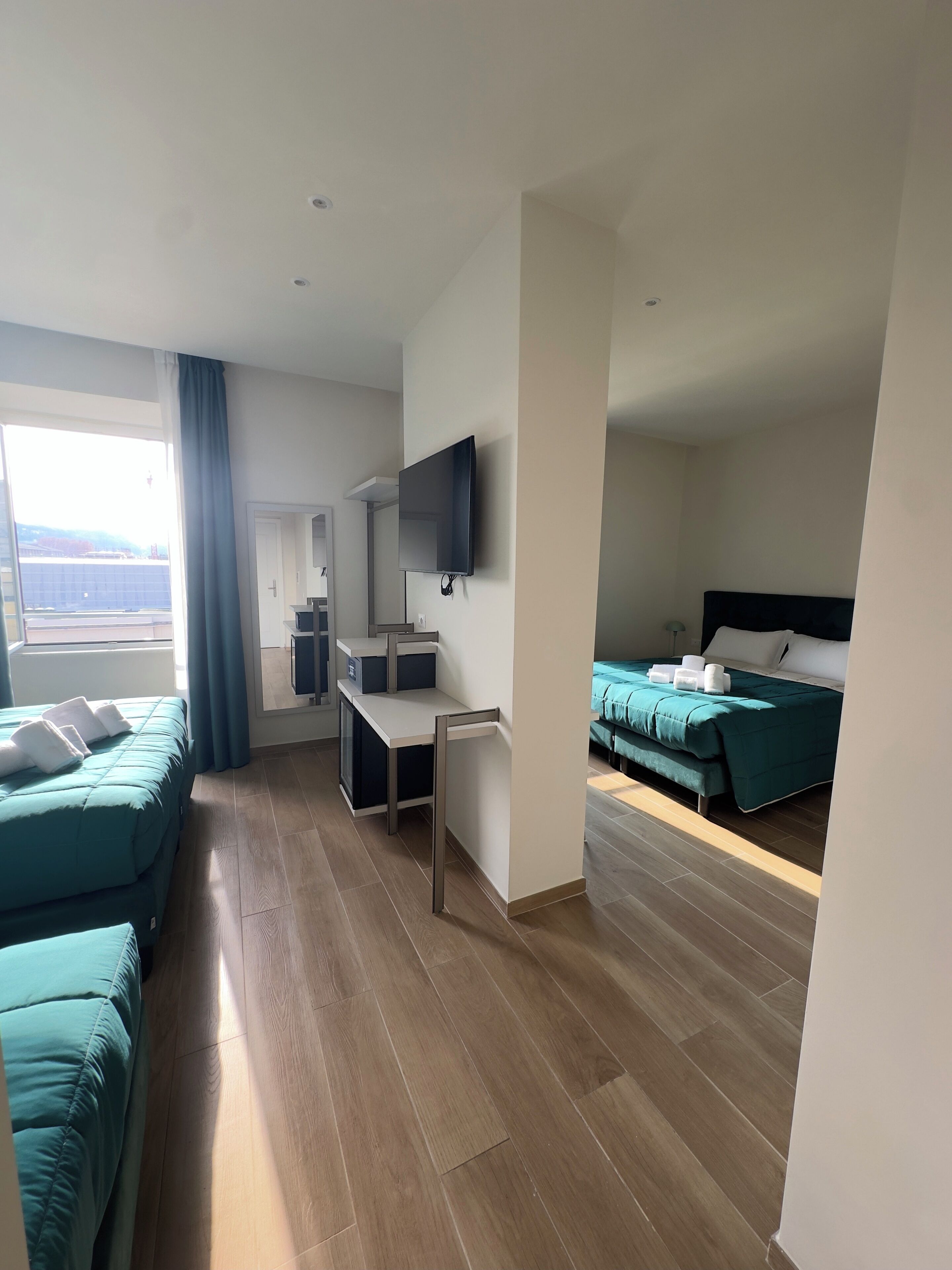 مكتب ومكواة/لوح كي وواي فاي مجانًا