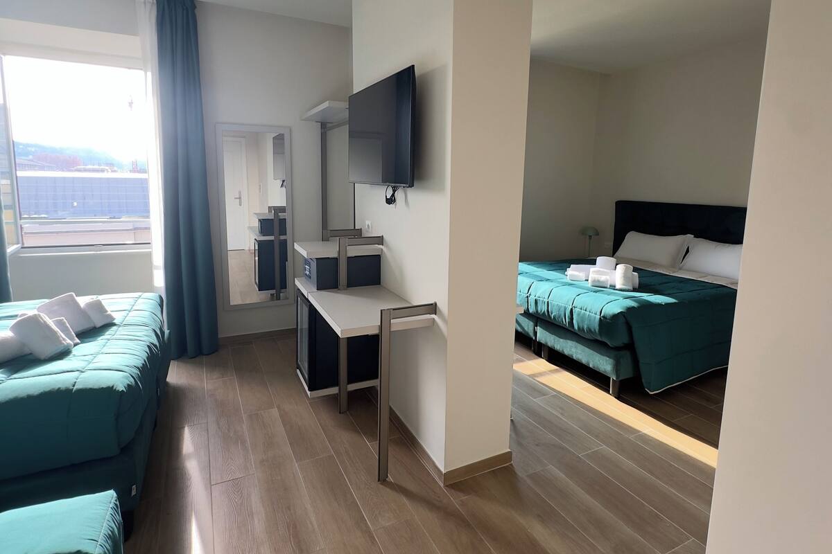 مكتب ومكواة/لوح كي وواي فاي مجانًا