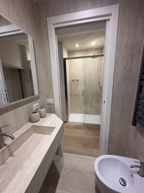 Luxury Suite, Executive Level | Bathroom - B&B A Picture of Rome - Vatican View (Rome)