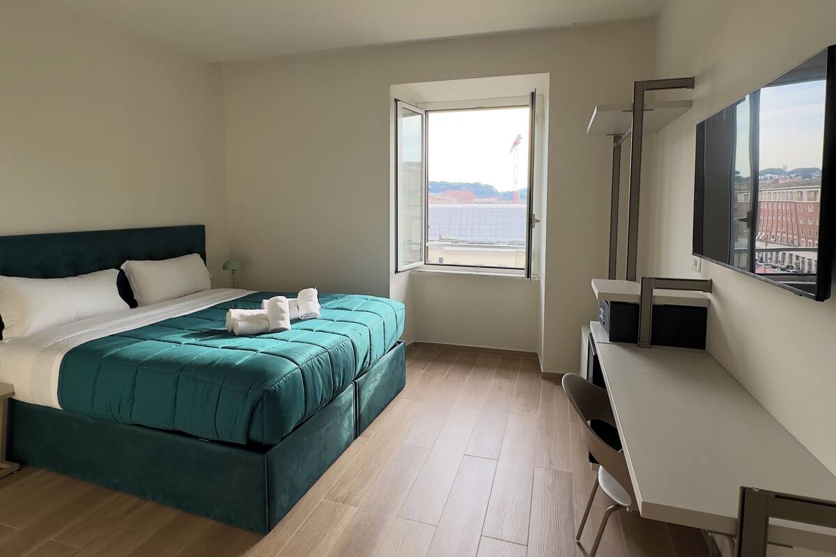 مكتب ومكواة/لوح كي وواي فاي مجانًا