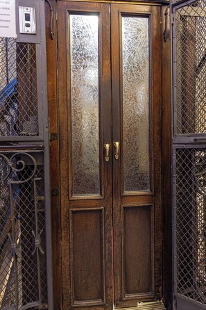 تفاصيل الفندق من الخارج