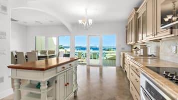 House, Multiple Beds (Buena Vida 23) | Private kitchen