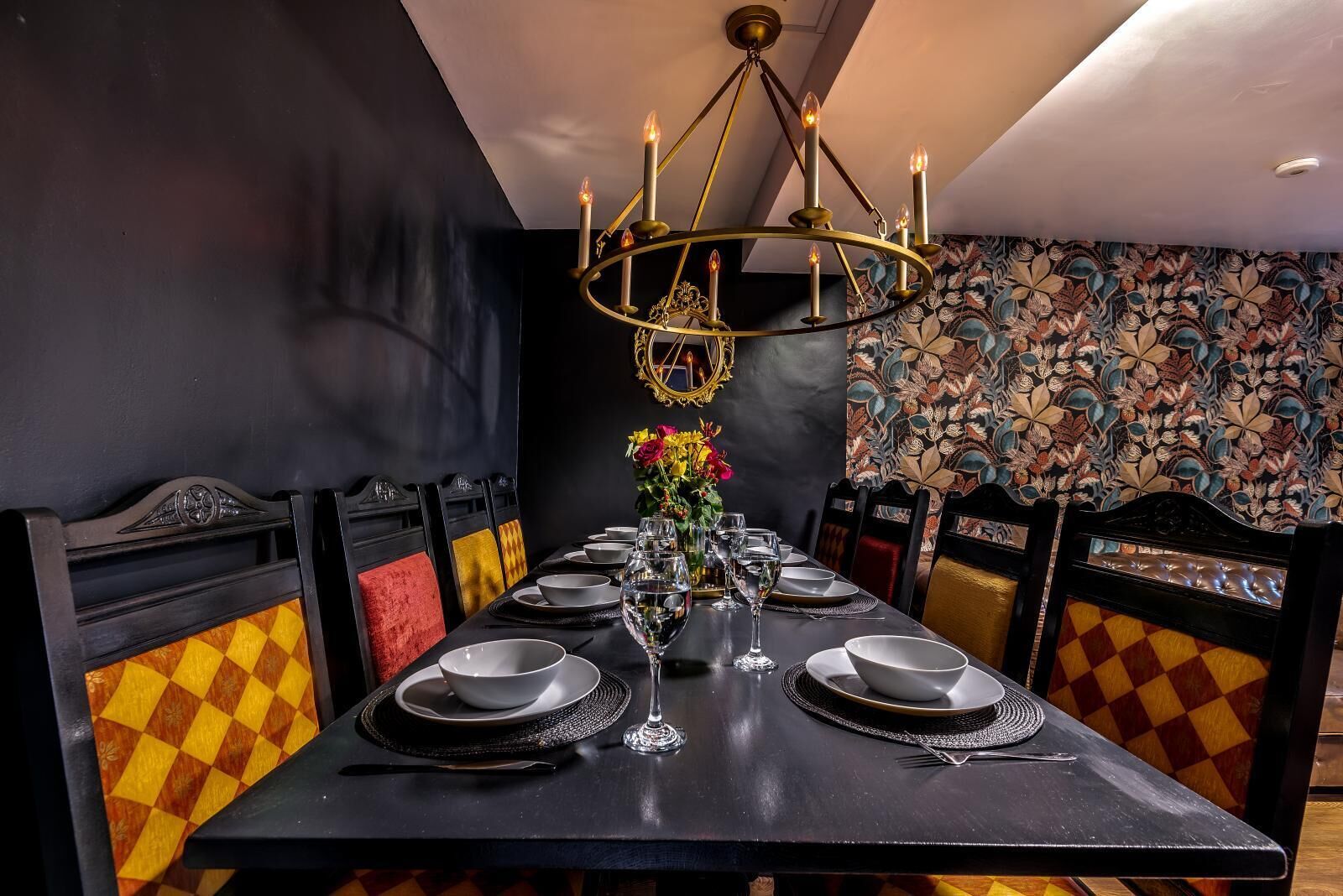 تناول الطعام داخل الغرفة