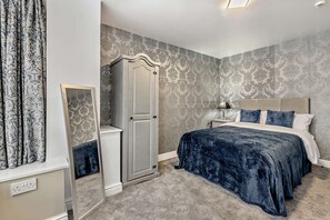 House, 6 Bedrooms