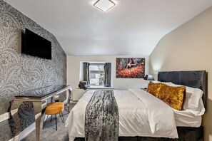 House, 6 Bedrooms