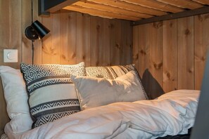 WiFi, bed sheets