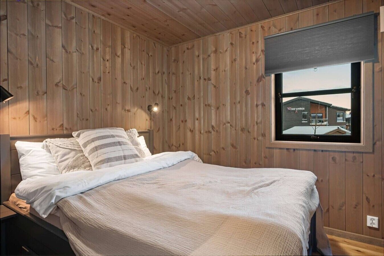 WiFi, bed sheets