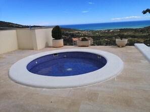 Outdoor spa tub - La Casa del Mirlo Azul - Peñíscola (VC)