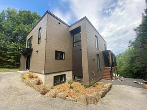 Exterior - Large chalet ideal for enjoying nature's calm and family fun (Saint-Adolphe-d'Howard)