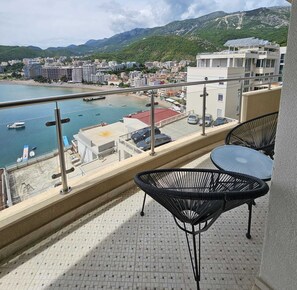 Deluxe-Apartment, Balkon, Meerblick | Terrasse/Patio