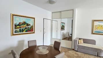 Departamento Deluxe, balcón, vista al mar | Interior