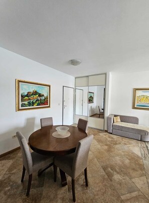 Apartemen Deluks, balkon, pemandangan laut | Interior