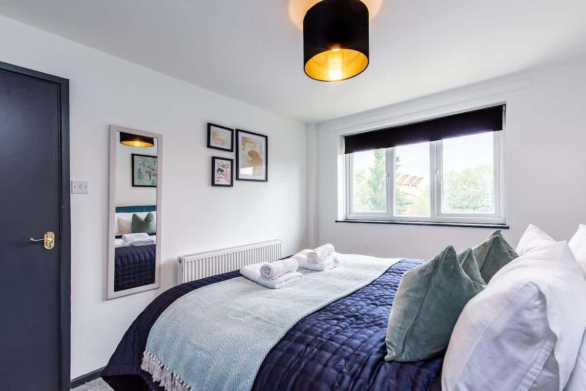 1 bedroom, iron/ironing board, travel crib, WiFi