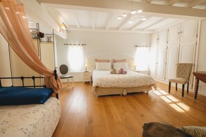 4 quartos, ferros/tábuas de passar roupa, Wi-Fi, roupa de cama