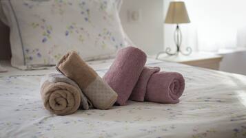 4 chambres, fer et planche à repasser, Wi-Fi, draps fournis