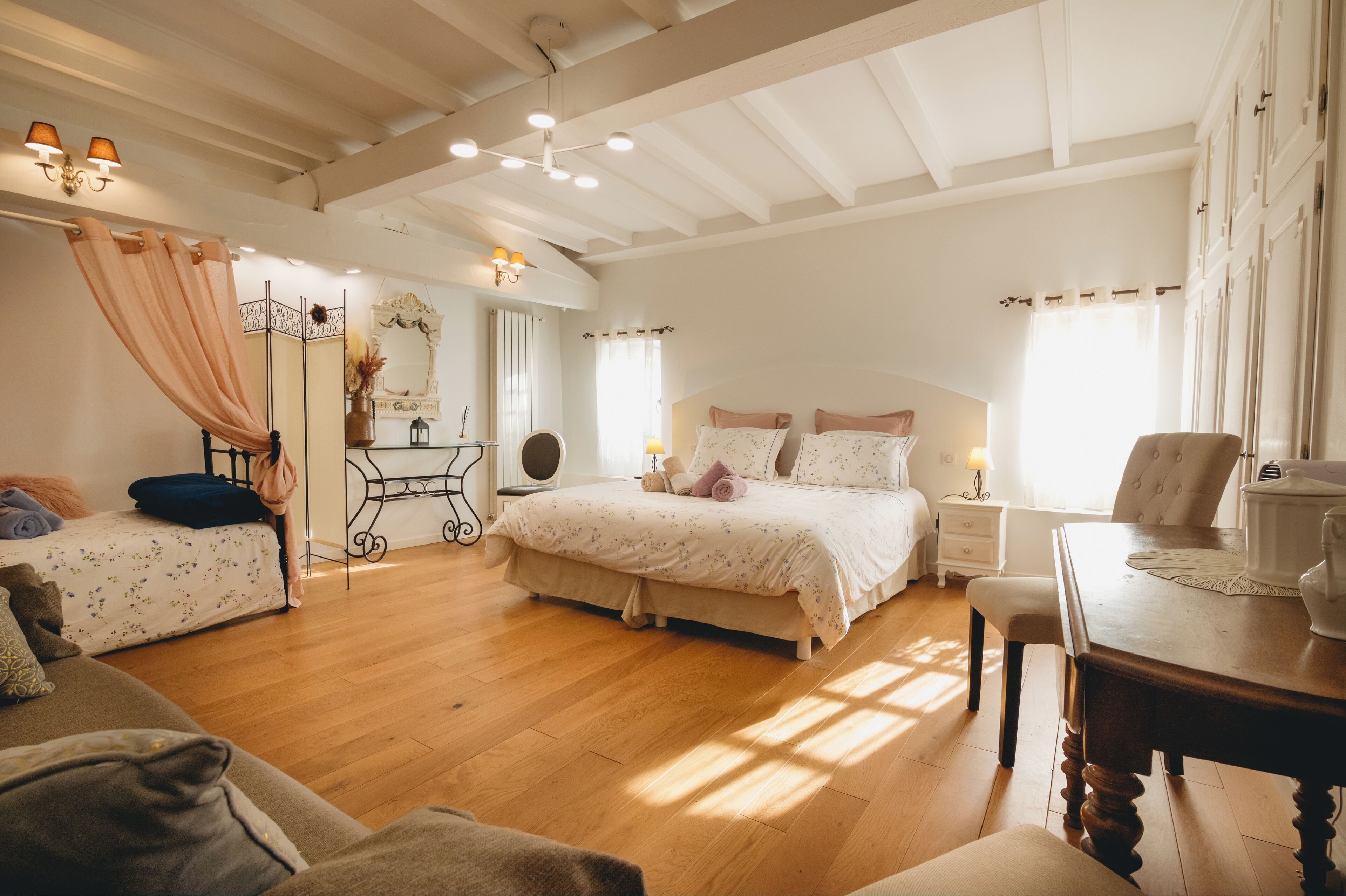 4 chambres, fer et planche à repasser, Wi-Fi, draps fournis