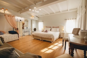 4 quartos, ferros/tábuas de passar roupa, Wi-Fi, roupa de cama