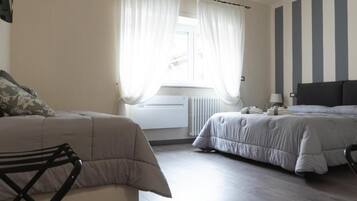 Una cassaforte in camera, una scrivania, insonorizzazione