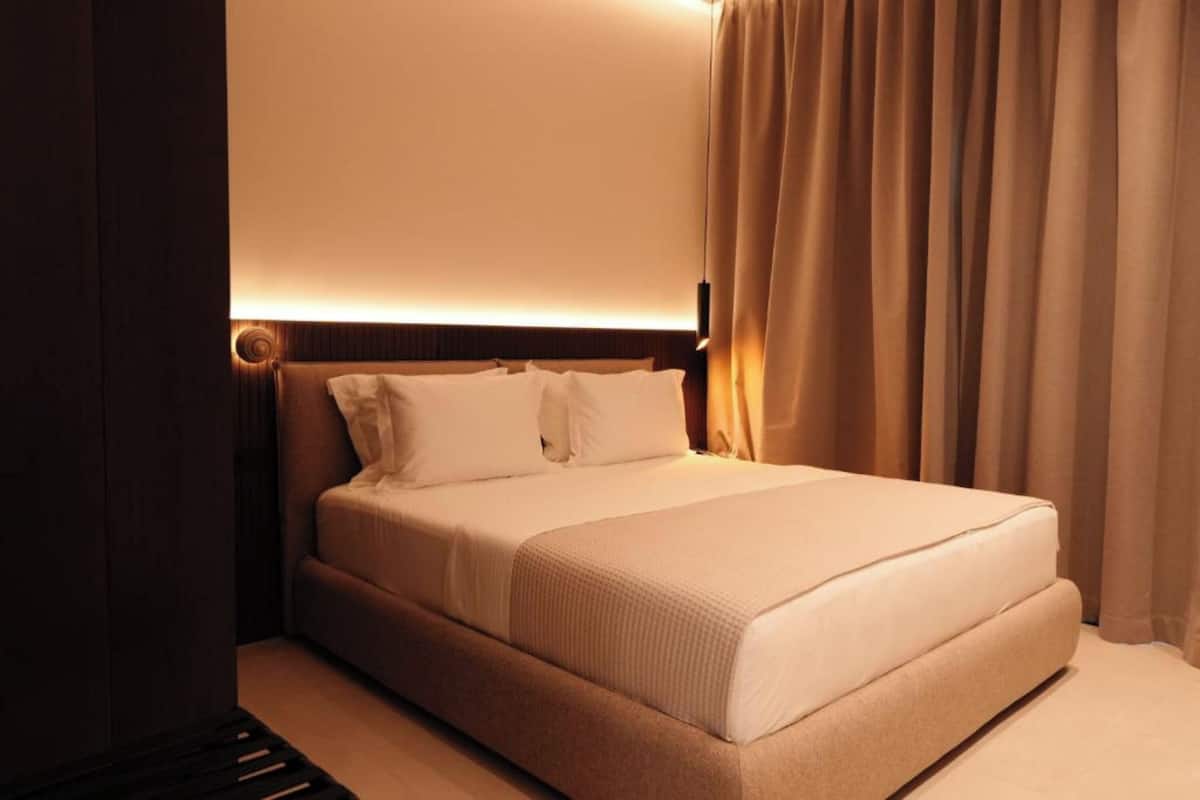 ห้องดับเบิล, วิวสระว่ายน้ำ | โต๊ะทำงาน, ห้องเก็บเสียง