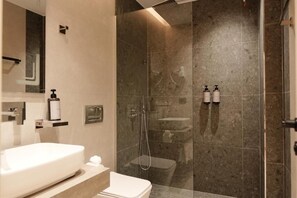 Deluxe Double Room | Bathroom - Hotel Natica (Ksamil)