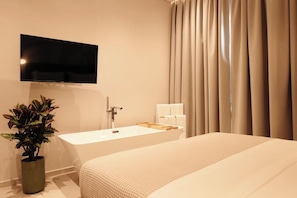 Desk, soundproofing, free wired Internet - Hotel Natica (Ksamil)