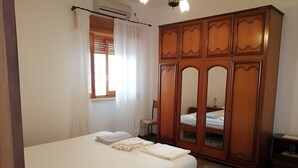 Room - Apartment 'Appartamento Lucia' with Sea View, Wi-Fi and Air Conditioning (Marina di Pescoluse)