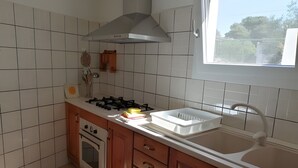 Private kitchen - Apartment 'Appartamento Lucia' with Sea View, Wi-Fi and Air Conditioning (Marina di Pescoluse)