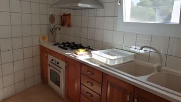 Réfrigérateur, four, plaque de cuisson