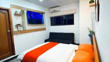 Desk, laptop workspace, free WiFi