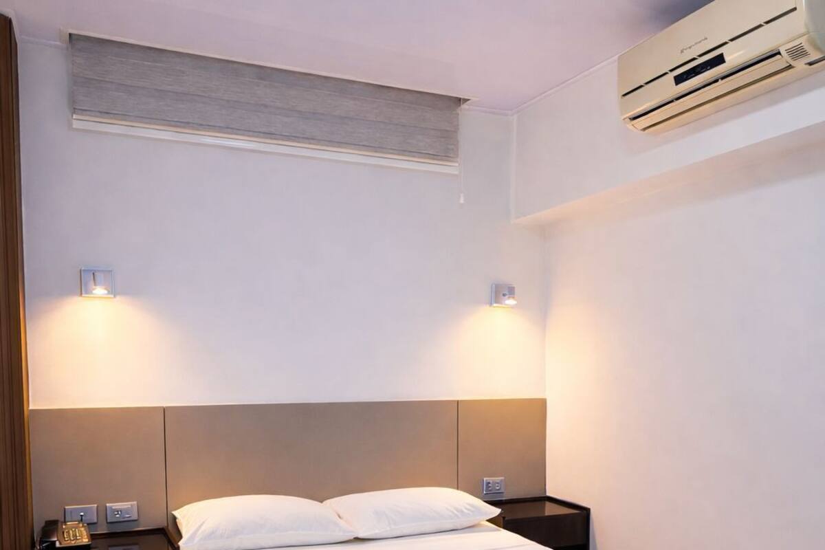 Standard-Doppel- oder -Zweibettzimmer | Schreibtisch, laptopgeeigneter Arbeitsplatz, kostenloses WLAN