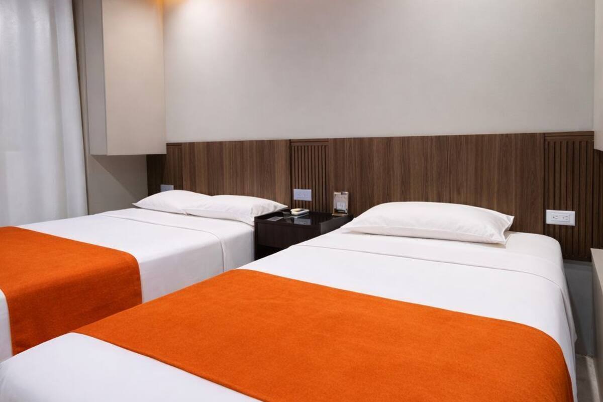 Standard-Doppelzimmer | Schreibtisch, laptopgeeigneter Arbeitsplatz, kostenloses WLAN