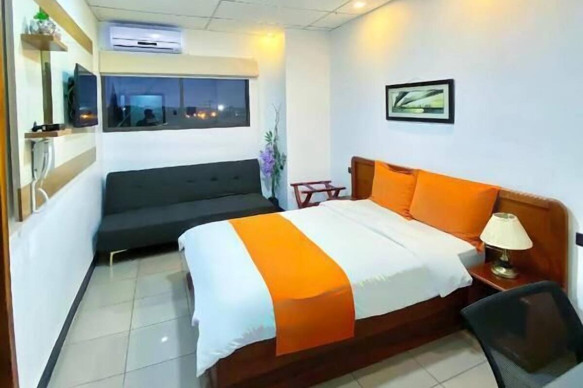 Superior-Doppel- oder -Zweibettzimmer, Blick auf den Innenhof | Schreibtisch, laptopgeeigneter Arbeitsplatz, kostenloses WLAN