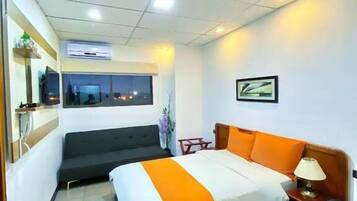 Superior-Doppel- oder -Zweibettzimmer, Blick auf den Innenhof | Schreibtisch, laptopgeeigneter Arbeitsplatz, kostenloses WLAN