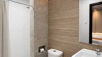 Kostenlose Toilettenartikel, Handtücher, Seife, Shampoo