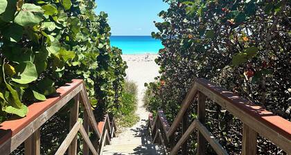 Ultra-Luxury Jupiter Condo!4 En-suite bedrooms! 100 Yards to Ocean! Game Room!
