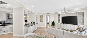 Ultra-Luxury Jupiter Condo!4 En-suite bedrooms! 100 Yards to Ocean! Game Room!