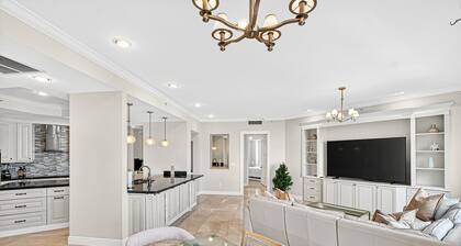 Ultra-Luxury Jupiter Condo!4 En-suite bedrooms! 100 Yards to Ocean! Game Room!