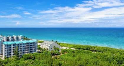 Ultra-Luxury Jupiter Condo!4 En-suite bedrooms! 100 Yards to Ocean! Game Room!