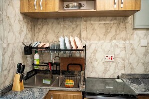 Microwave, oven, stovetop, dishwasher - Awesome 1-BR-Apartment 24hrs Pwr+ Starlink Wi-Fi (Lagos)