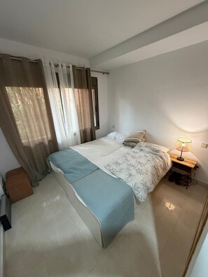 Tabla de planchar con plancha y wifi