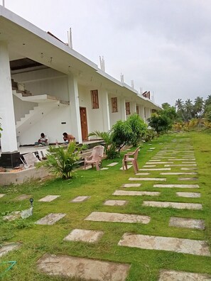 Property grounds - ASAI surf inn Arugambay  (Arugam Bay)