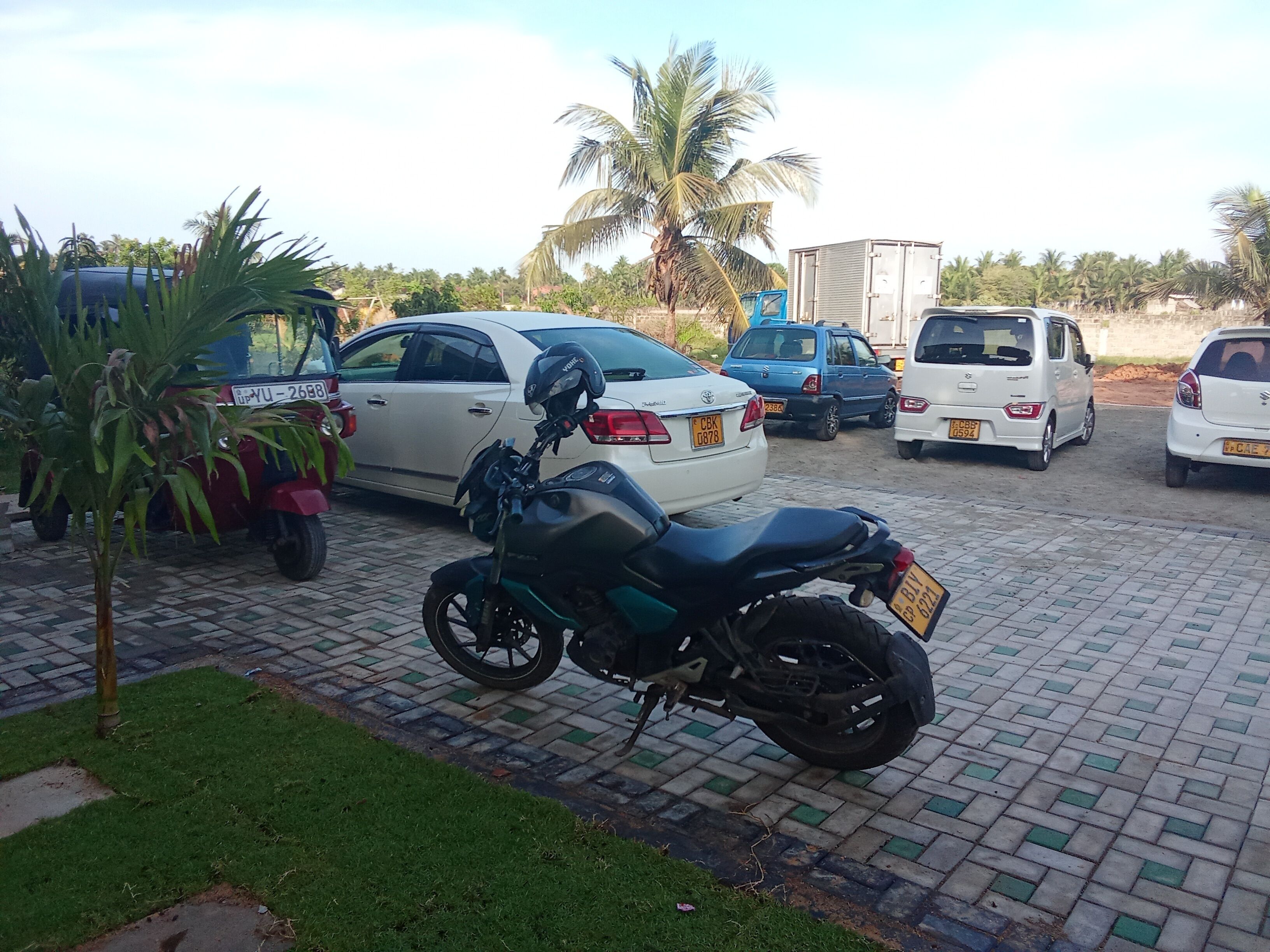 المنطقة المحيطة بالمنشأة