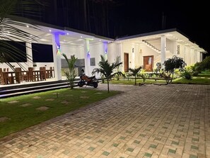 Deluxe Double Room, Balcony, Garden View | Terrace/patio - ASAI surf inn Arugambay  (Arugam Bay)