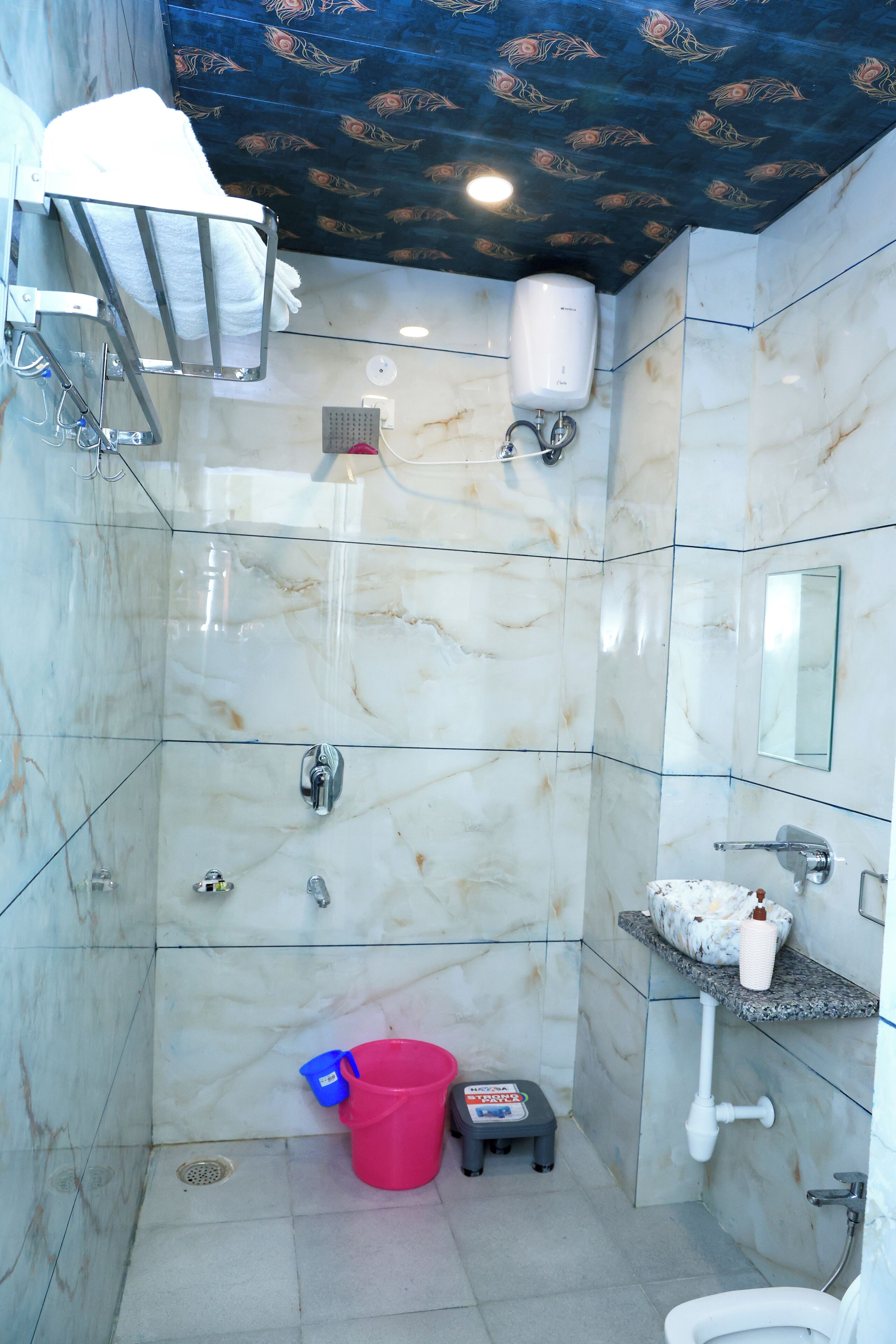 Comfort Double Room | Bathroom | Slippers, towels